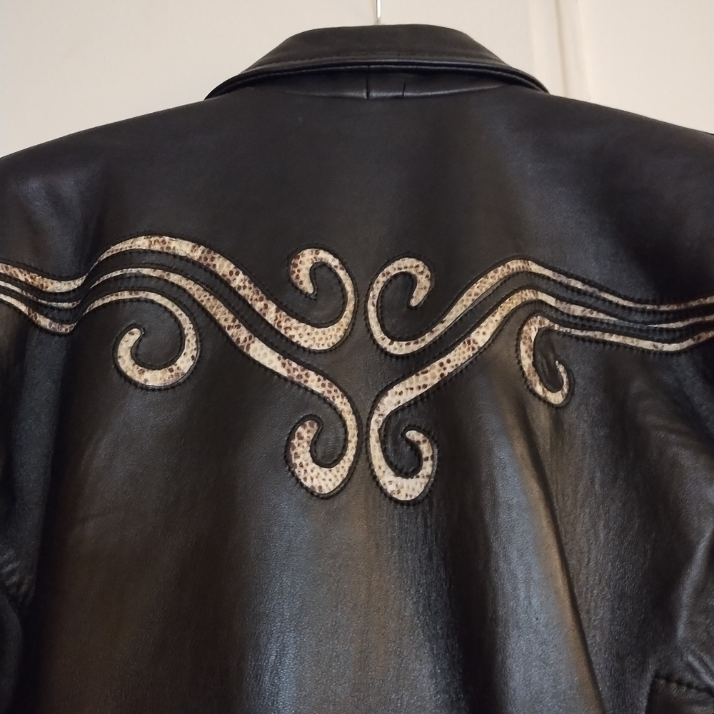 Milwaukee Black Leather Motorcycle Jacket Women’s Size Medium - Picture 8 of 16